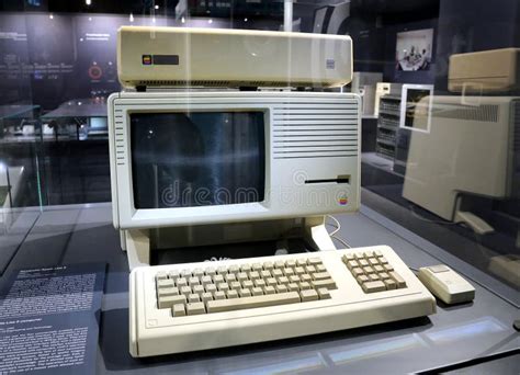 Apple Computer Lisa 2 (1983) Editorial Image - Image of interface ...