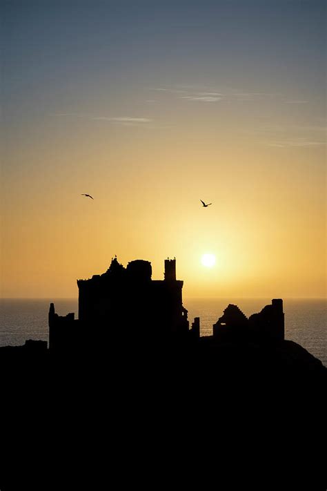 Dunnottar Castle Sunrise Photograph by Veli Bariskan - Fine Art America