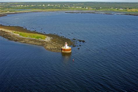 Bunker Island Lighthouse in Yarmouth, NS, Canada - lighthouse Reviews ...