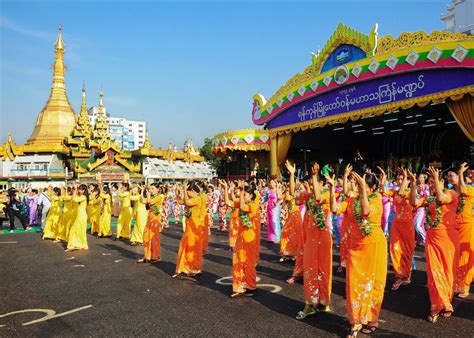 THINGYAN WATER FESTIVAL, MYANMAR - Asean Food Travel