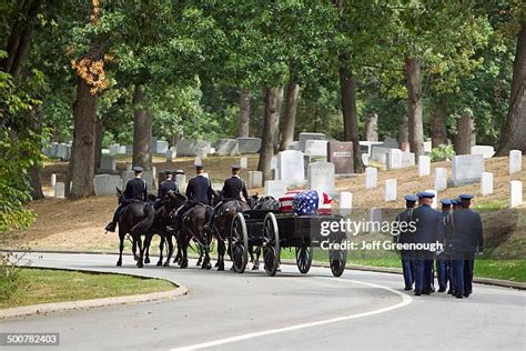 Arlington National Cemetery Funeral Photos and Premium High Res ...