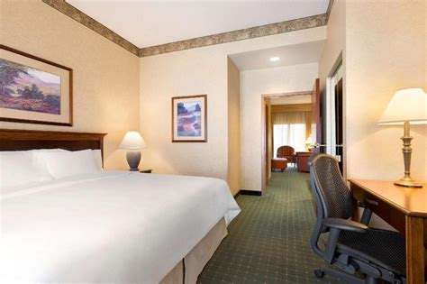 Embassy Suites by Hilton Lincoln Hotel (Lincoln (NE)) - Deals, Photos ...