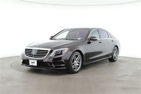 Passengers Mercedes Benz S550 Sedan