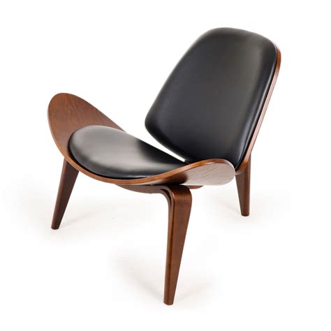 Replica Hans Wegner Shell Chair - Black PU Leather / Walnut Wood