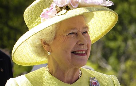 United Kingdom to get an extra Bank Holiday in 2022 to mark Queen's Platinum Jubilee. - Public ...