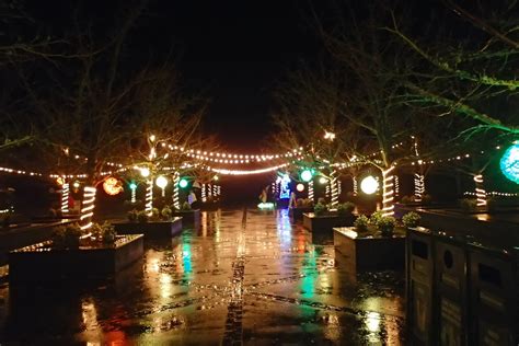 Casing Oregon: Christmas in the Valley: The Oregon Garden