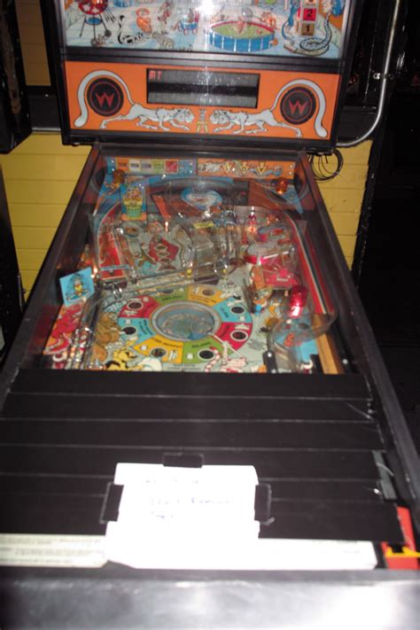 Pinball at Crazy Flipper Fingers