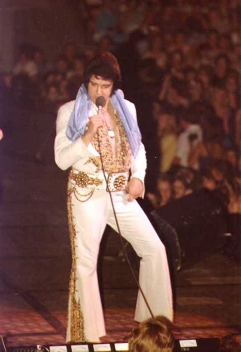 The last concert of Elvis Presley at Market Square Arena, Indianapolis, 1977. : r/dragonutopia