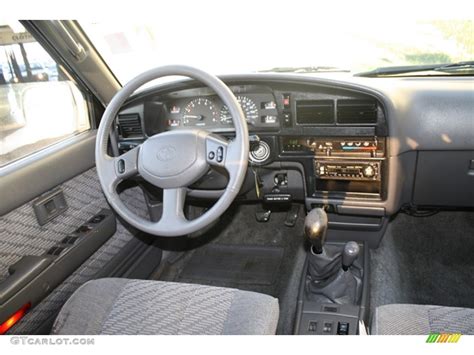 1995 Toyota 4Runner SR5 V6 4x4 Gray Dashboard Photo #57860015 ...