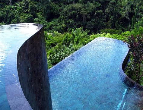 Curio World: Infinity Pool of Ubud Hanging Gardens Hotel