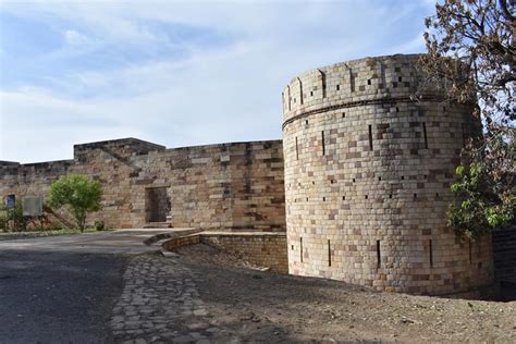 Field trip to Garhwa Fort by Dr. Sunil... - Allahabad Museum