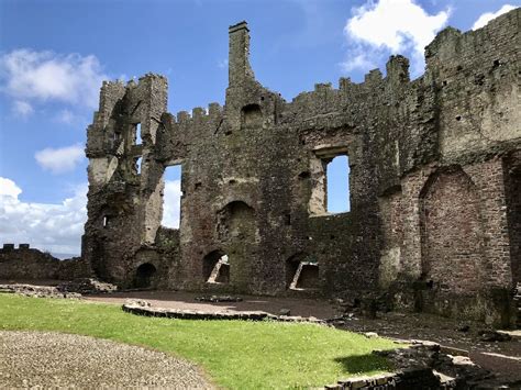 8 Interesting Things to Do in Laugharne Wales (plus Dylan Thomas' Boathouse)