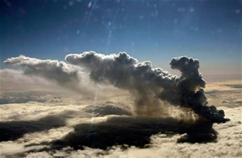 Eyjafjalla Iceland volcanic ash cloud