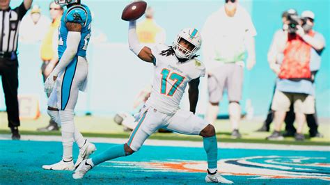 Miami Dolphins Jaylen Waddle uses penguin waddle celebration technique after 9-yard TD