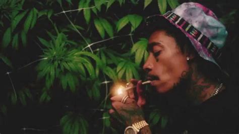 Wiz Khalifa Hd Wallpaper - Wiz Khalifa Smoking Hd (#321042) - HD Wallpaper & Backgrounds Download