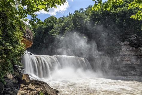 6 Amazing Kentucky Waterfalls You Have to Visit in 2020