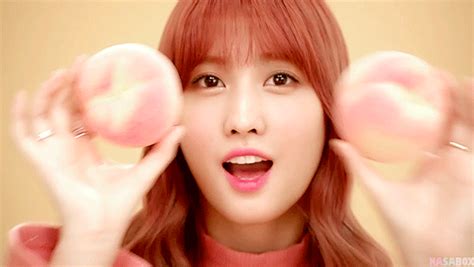 Momo (Twice) GIF | 2048