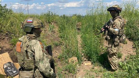 Russian National Guardsmen wearing A-TACS FG : r/camouflage