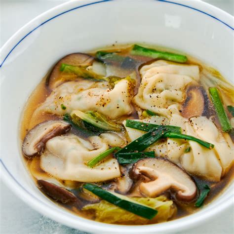 Gyoza Soup Recipe: Comforting Japanese Dumpling Soup