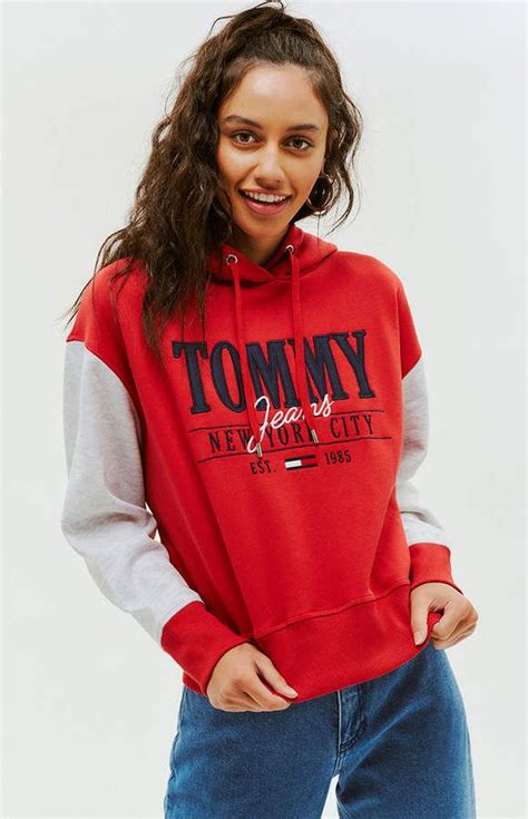 Tommy Jeans Cropped Logo Hoodie | Shirt outfit women, Tommy hilfiger ...