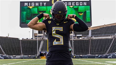 Five-Star QB Dante Moore commits to Oregon