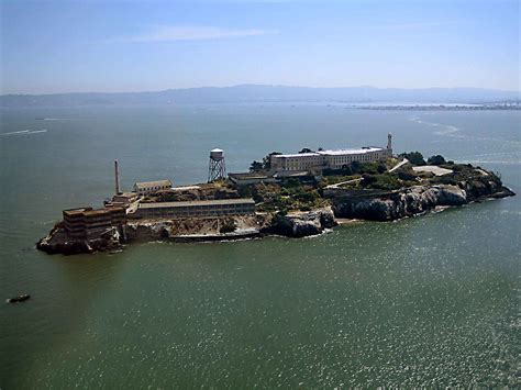 Little Alcatraz - Wikipedia