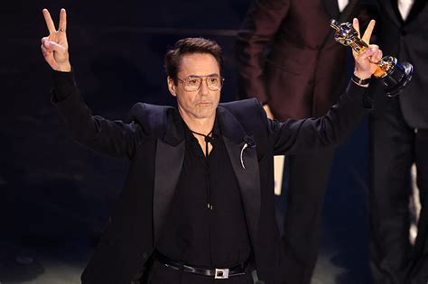 Robert Downey Jr Oscars 2024 - Elly Noelle