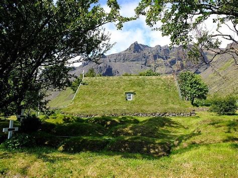 The Last Turf Church of Hof, Iceland | Amusing Planet