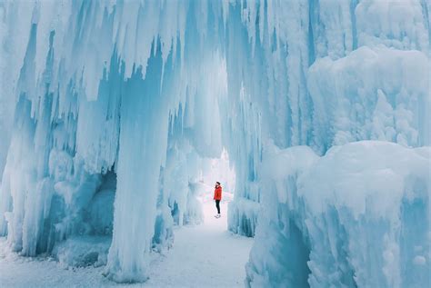 How To See The Most Beautiful Ice Castle In Alberta, Canada - Hand ...