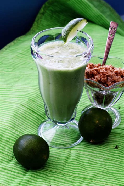 Key Lime Pie Smoothie - My Recipe Treasures