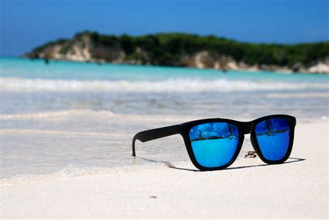 Top-Sunglasses-on-the-Beach-with-Pictures-of-Sunglass-Style-New-in-Design - COCo