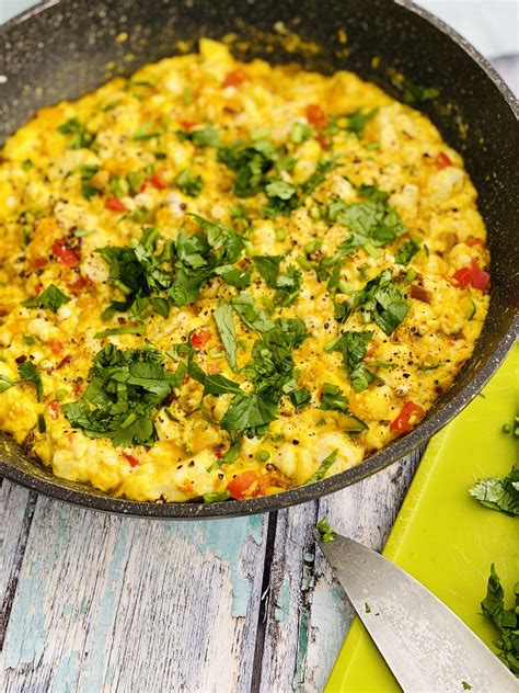 Vegan Masala Tofu Scrambled "Eggs" - 15 Min Mom