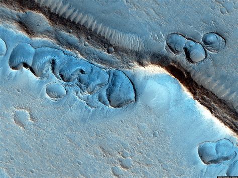 HiRISE Mars Photos Capture Unexpected Views Of Red Planet (IMAGES) | HuffPost