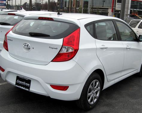 Hyundai Accent Hatchback Photos and Specs. Photo: Accent Hatchback ...