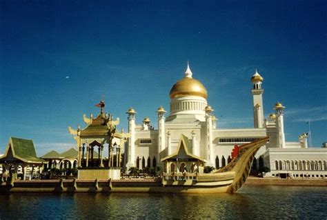 Sultan Of Brunei - Hassanal Bolkiah, One Of The Richest Royals In The ...