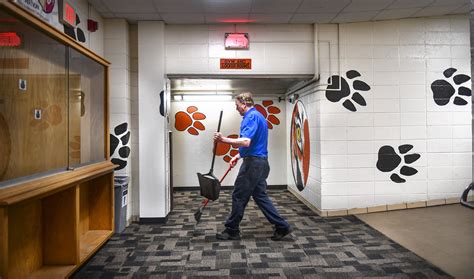 St. Cloud high school says goodbye to century-old building | AP News