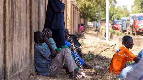 Hundreds of thousands forced to flee as attacks continue in Burkina Faso