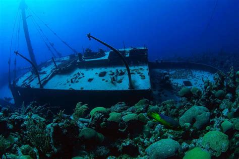 10 Caribbean Shipwrecks