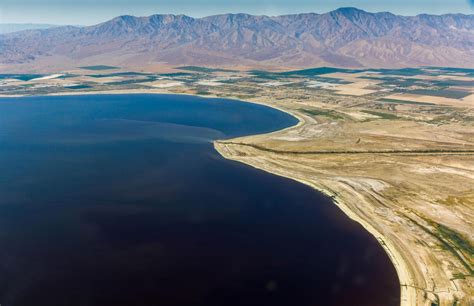 Salton Sea shorelines, Southern California, USA> | Salton sea, Natural landmarks, Shoreline