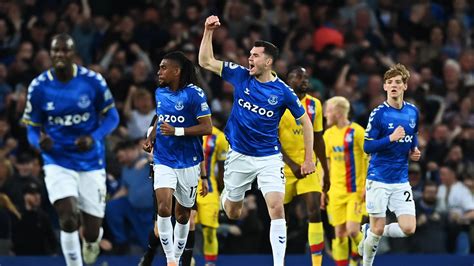 Everton roar back from two goals down to beat Crystal Palace and secure ...