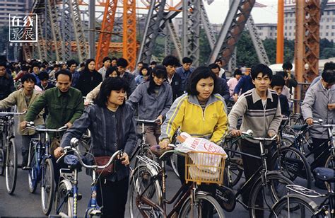 The colors of China: 30 years of China's history in pictures