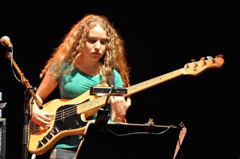 1118full-tal-wilkenfeld.jpg (699×464) (With images) | Bass guitarist, Tal wilkenfeld, Female ...