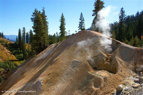 File:Sulphur Works, Lassen Volcanic National Park, California (23294452676).jpg - Wikimedia Commons