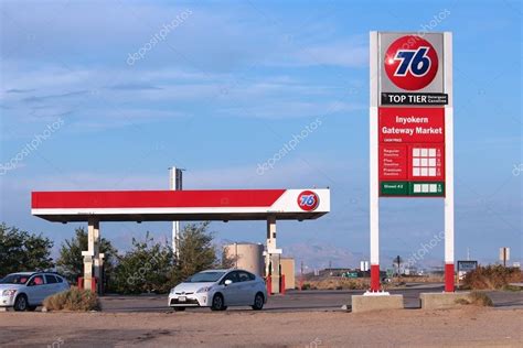 Phillips 66 gas station – Stock Editorial Photo © tupungato #72691867