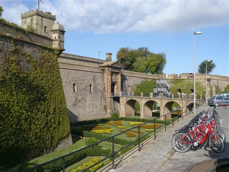 The Montjuic castle in Barcelona | #ExperienceTransat – Air Transat Travel Blog