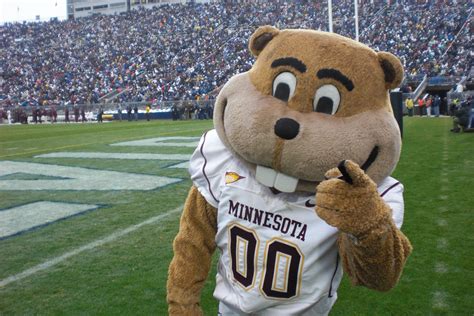 2009 PSU v Minnesota Goldie the Gopher stayed warm on that cold snow ...