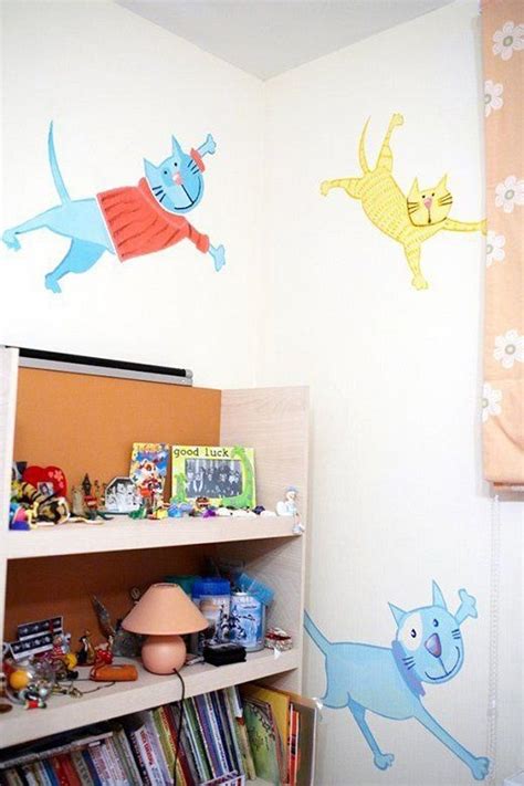 How to DIY Glow In The Dark Paint Wall Murals | iCreativeIdeas.com