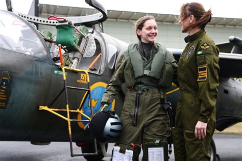 SWEDEN GETS ITS FIRST FEMALE FIGHTER PILOT IN OVER 25 YEARS - Blog Before Flight - Air Forces News