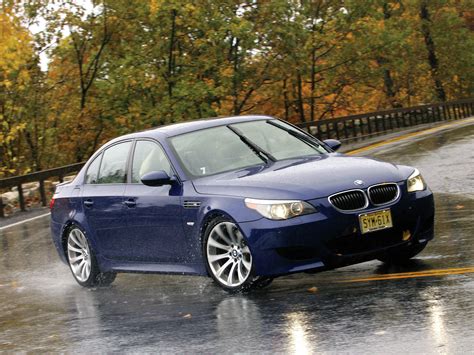 Fotos de BMW M5 Sedan USA E60 2004