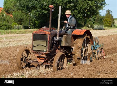 1920's Allis Chalmers vintage tractor ploughing at the 2010 Ingworth Stock Photo: 32126990 - Alamy